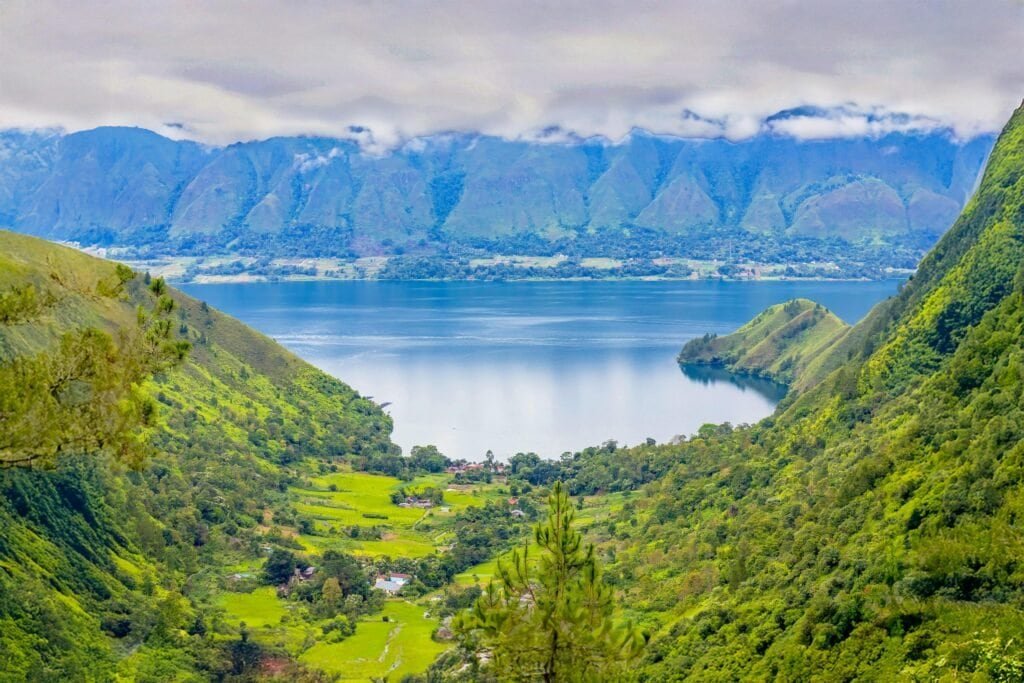 Lake toba biggest volcanic lake
